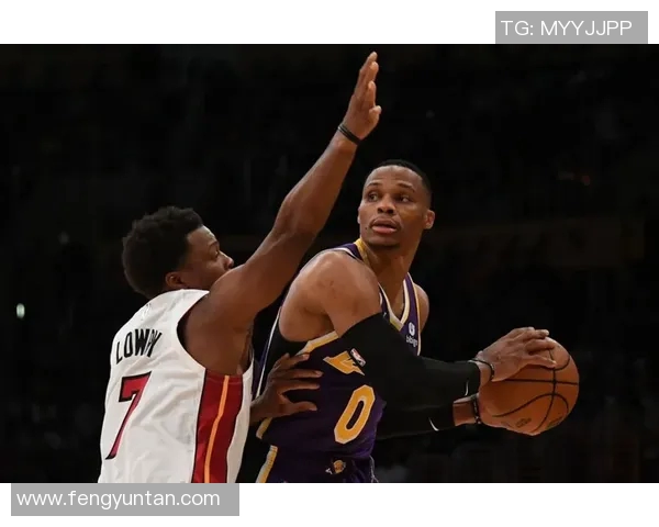 威少与林书豪的对决：从巅峰到低谷的篮球人生对比分析