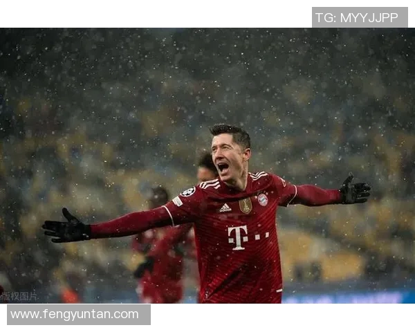 莱万重返安联球场遭拜仁球迷嘘声四起质疑其忘恩负义行为